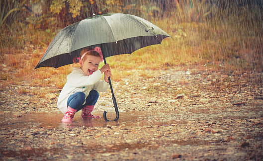 baby-girl-rain